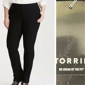 TORRID NWT JETSETTER STRAIGHT LEG BLACK TROUSER WORK PANTS 22 SHORT